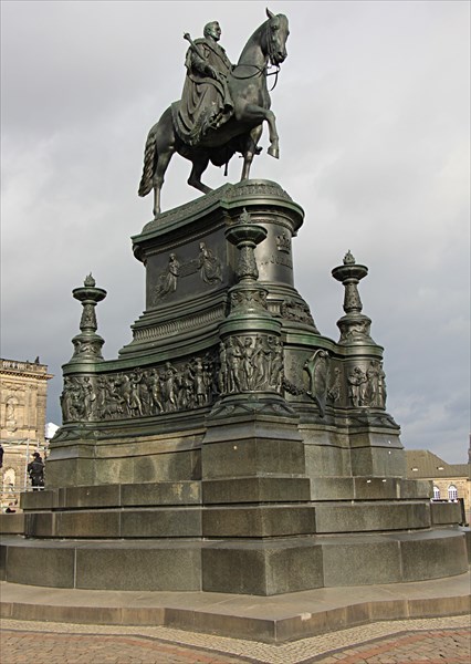 083-Статуя короля Иоганна